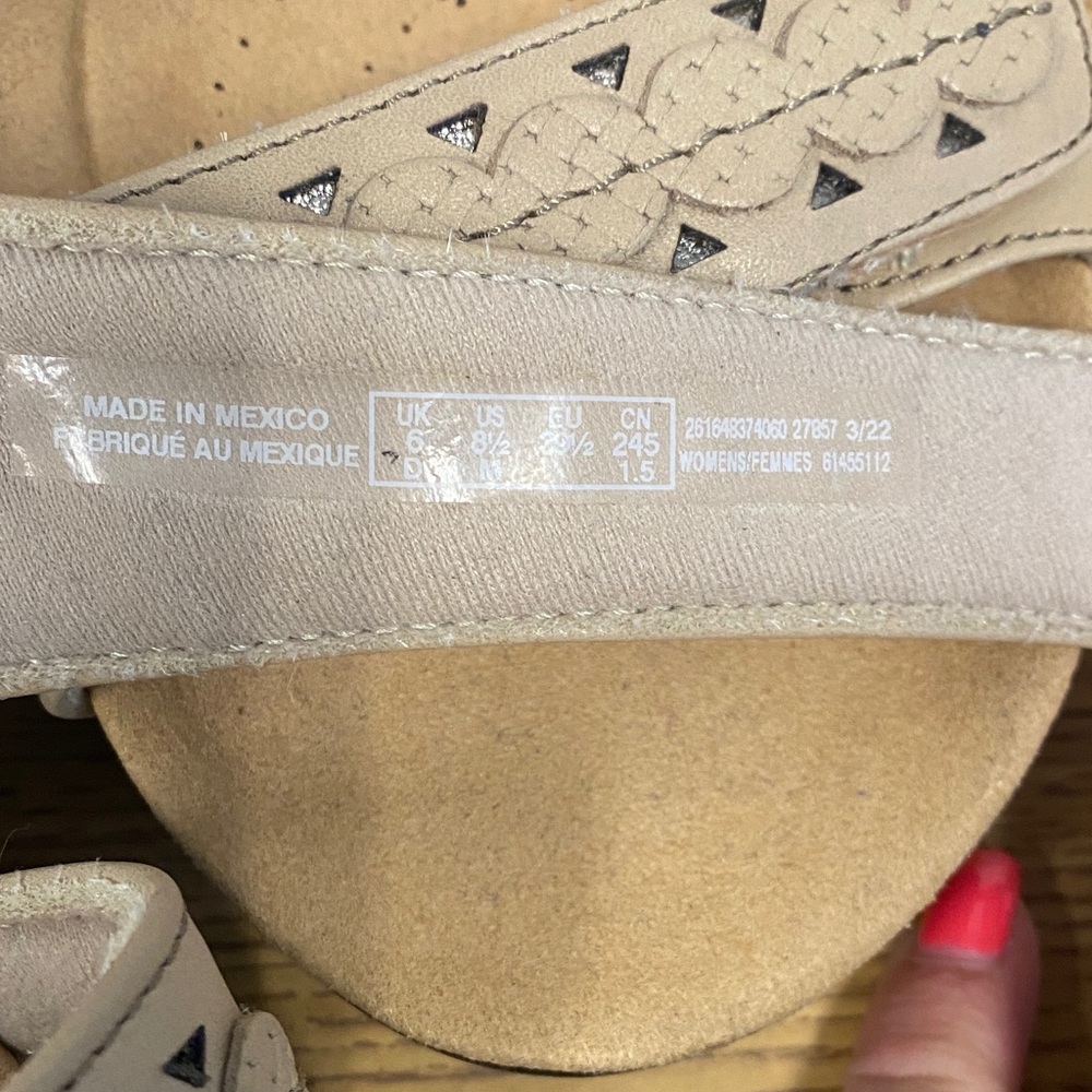 Clarks Women's Tan Strap Sandals - Picture 5 of 7